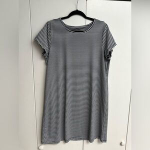 Vineyard Vines Navy and White Striped T-Shirt Shift Dress